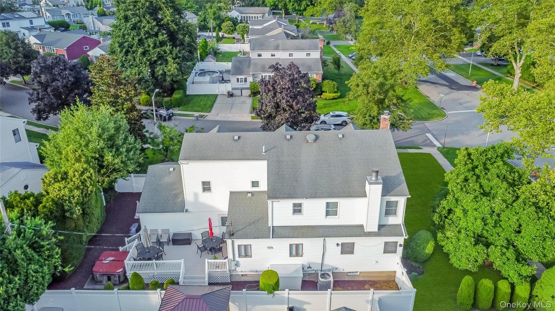 House in West Babylon, New York, United States 4 - 18704866