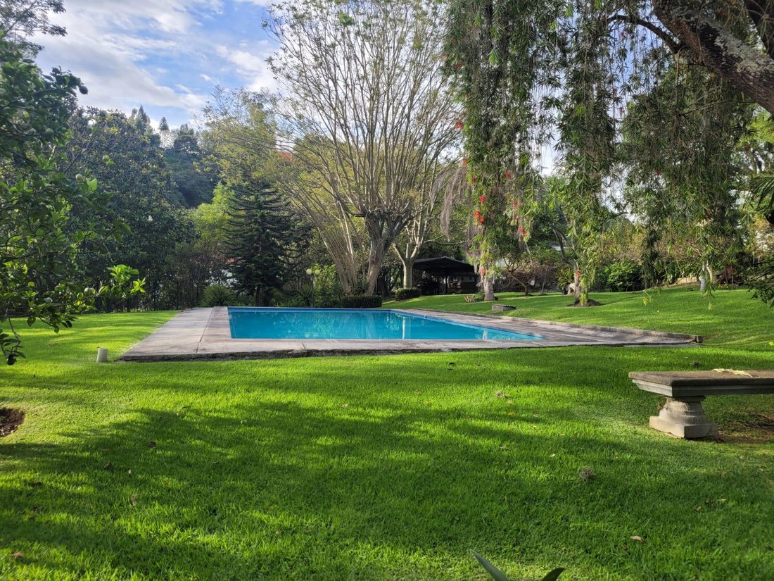 Terreno en Quito, Pichincha, Ecuador 1 - 18704680