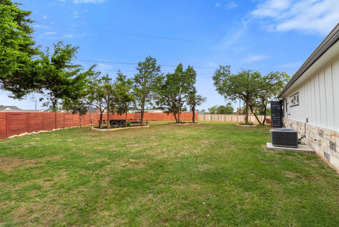 House in Elgin, Texas, United States 4 - 18713099