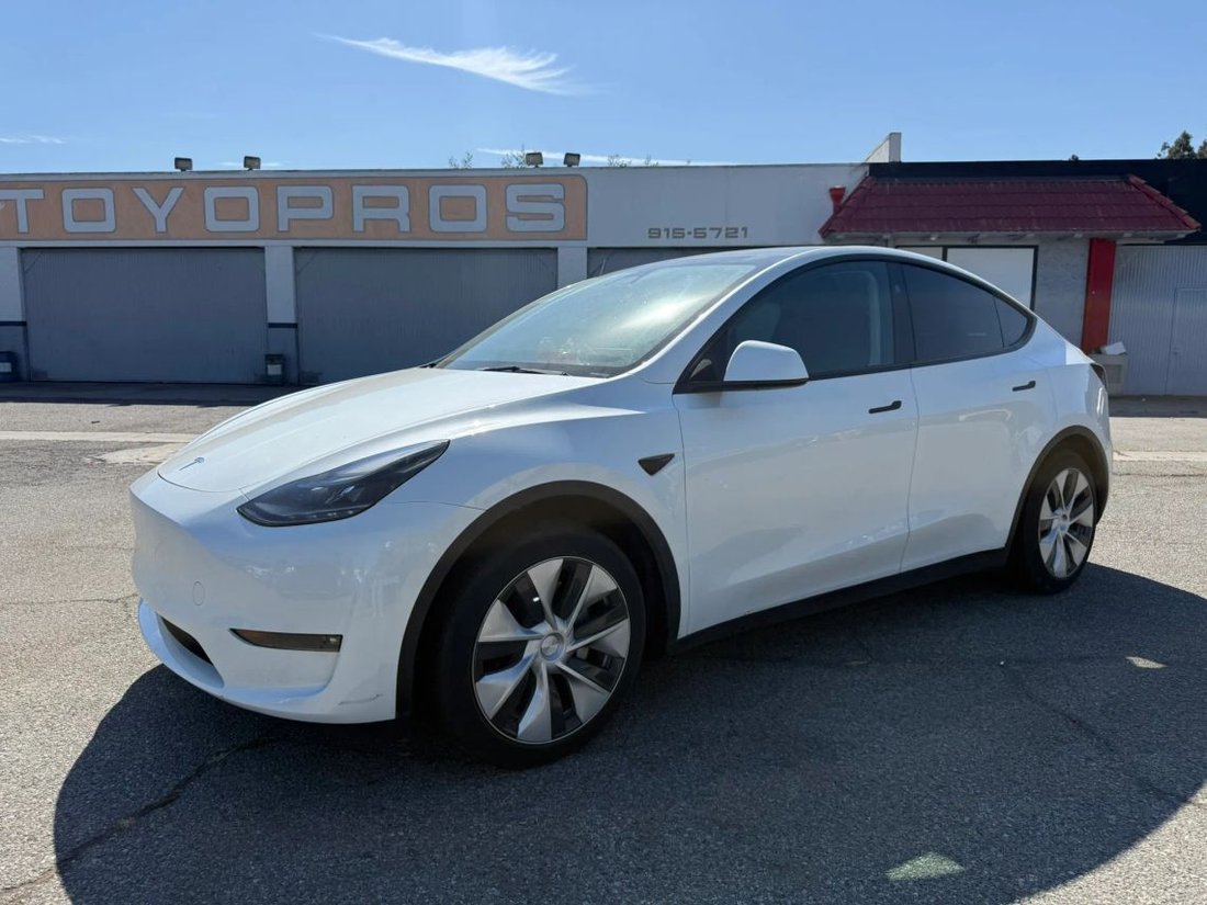 Suv in Azusa, CA, United States 2 - 18709536