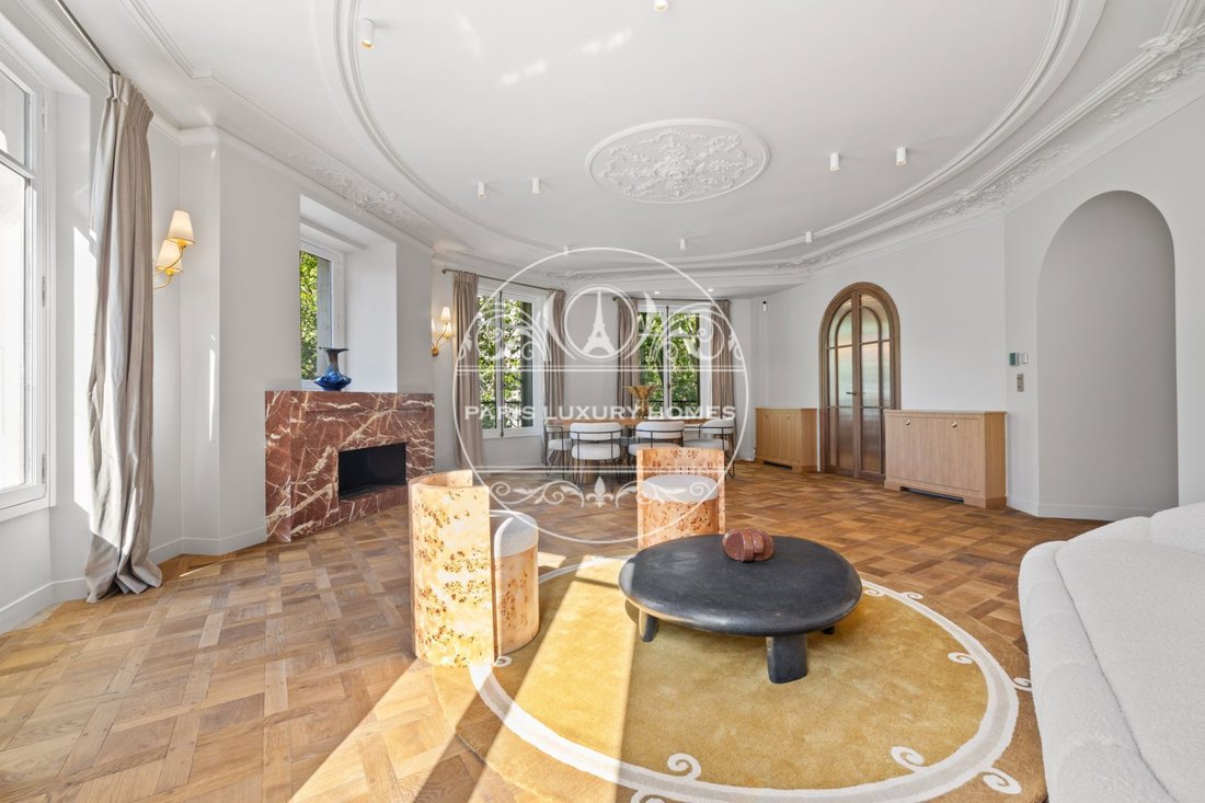 Apartment in Saint Gervais, Paris 4e Arrondissement, Paris 2 - 18709106
