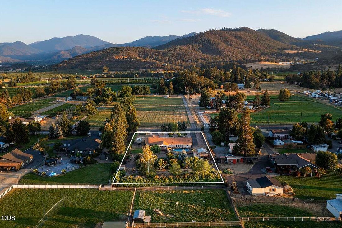 Maison à Medford, Oregon, États-Unis 2 - 18705101