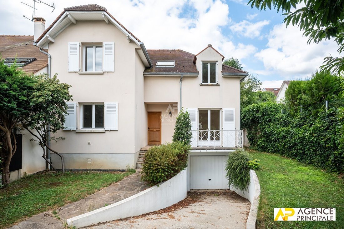 House in Napoleon, Maisons-Laffitte, France 4 - 18707026
