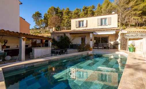 House in Saint-Zacharie, Provence-Alpes-Côte d'Azur, France 1