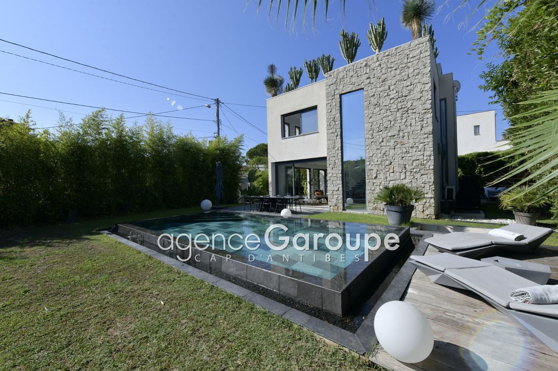 Villa in Antibes, Provence-Alpes-Côte d'Azur, France 1 - 18703912