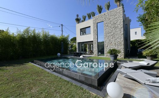 Villa in Antibes, Provence-Alpes-Côte d'Azur, France 1