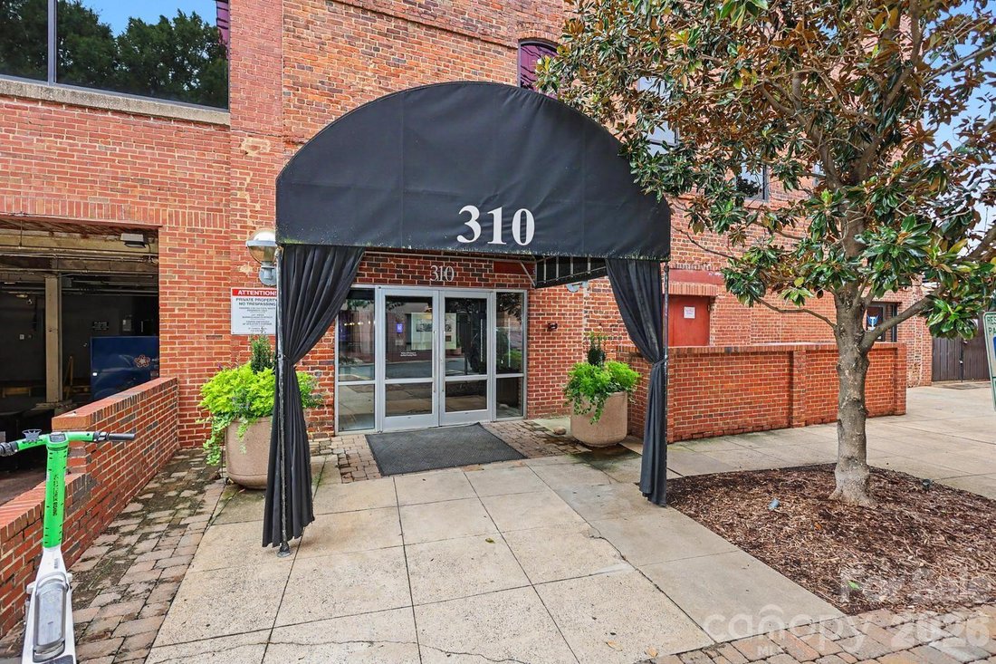 Condo in Charlotte, North Carolina, United States 2 - 18709911