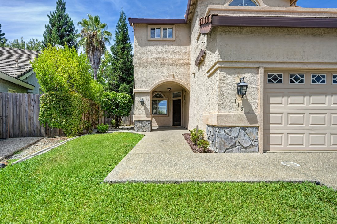 Roseville, California, United States 2 - 18709056
