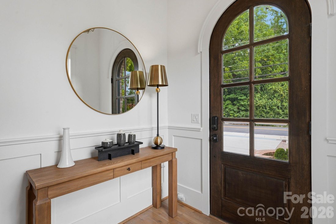 Villa in Charlotte, North Carolina, United States 5 - 18713418