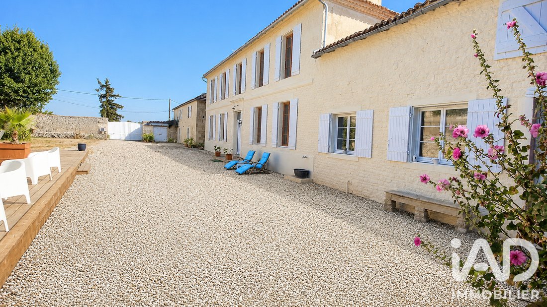House in Varaize, Nouvelle-Aquitaine, France 2 - 18709962