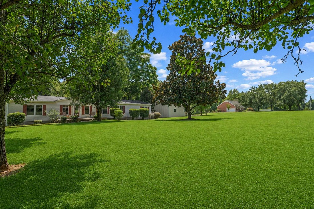 Columbia, Tennessee, United States 4 - 18711452