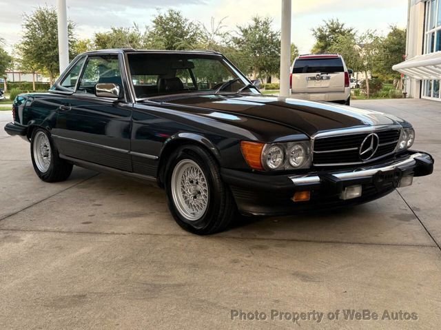 MercedesBenz 560 in Calverton, NY, United States 4 - 18711574