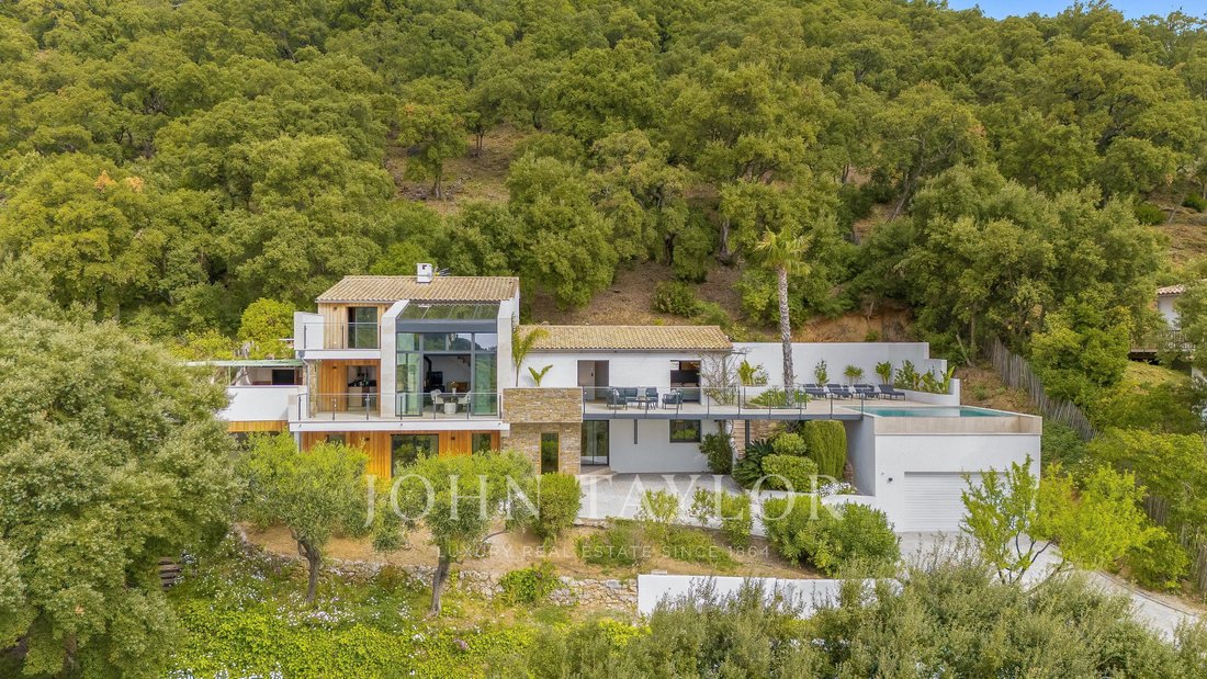 Estate in Nord, Cavalaire-sur-Mer, France 2 - 17719893