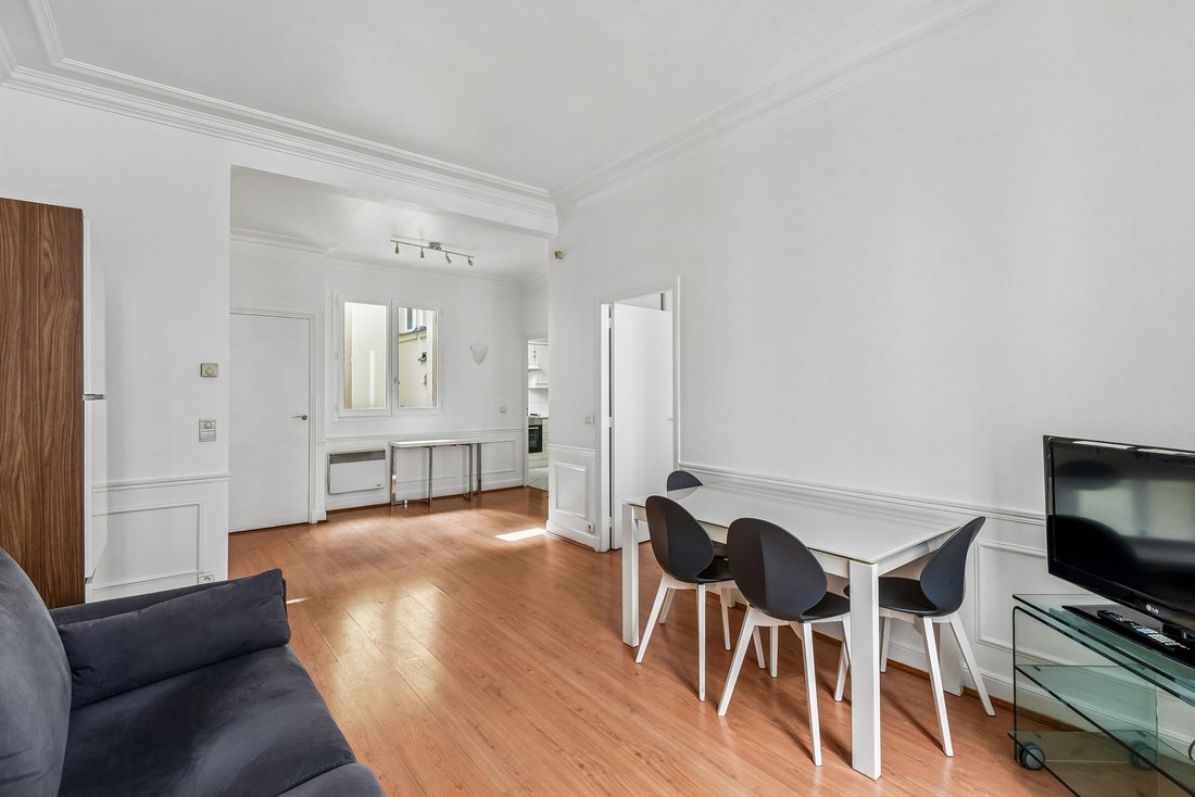 Apartment in Saint Philippe du Roule, Paris 8e Arrondissement, Paris 4 - 18704487
