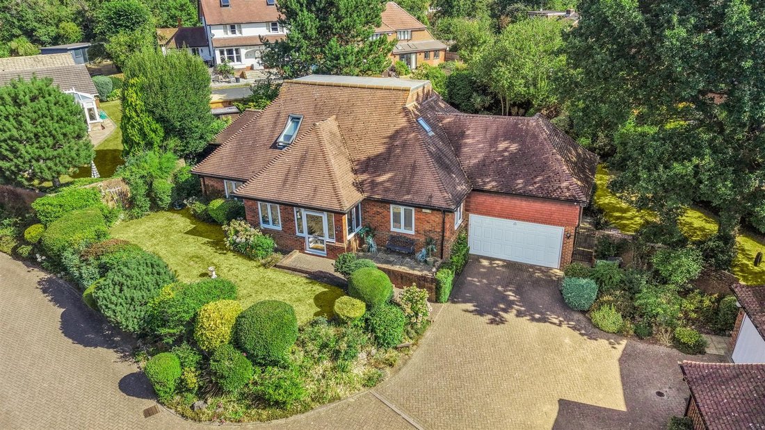 Bungalow in North Looe, Epsom and Ewell, England 1 - 18703101