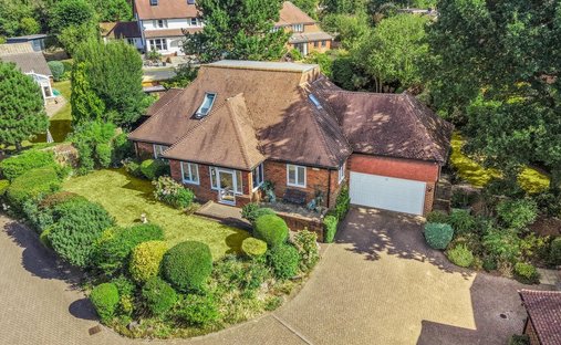 Bungalow in North Looe, Epsom and Ewell, England 1