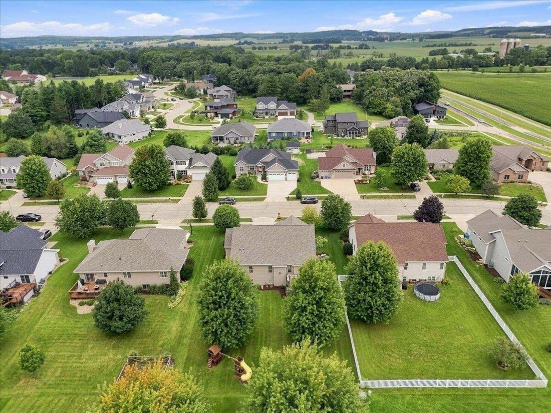 House in Oregon, Wisconsin, United States 4 - 18710032