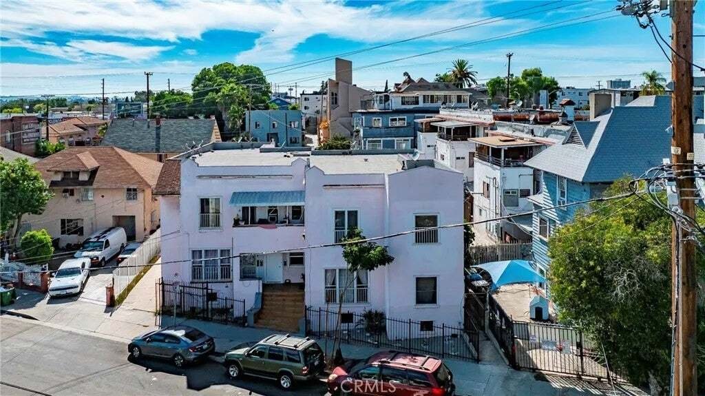 Los Angeles, California, United States 2 - 18708572