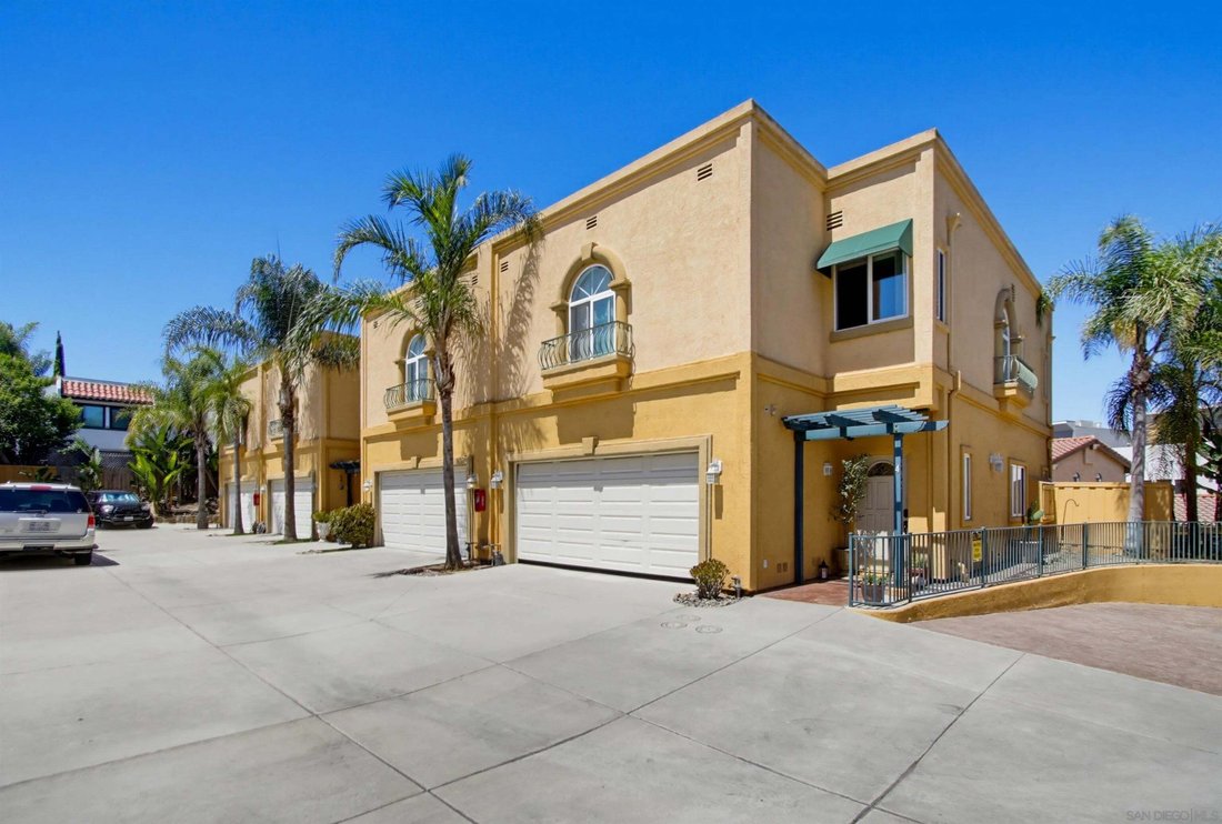 Carlsbad, California, United States 3 - 18705993