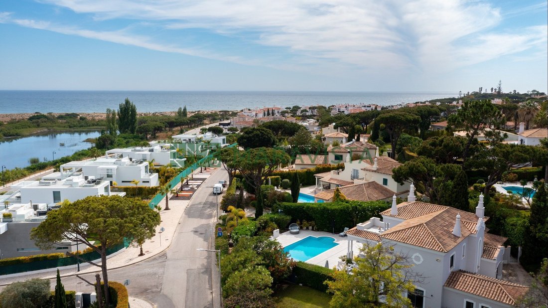 Villa in Vale do Lobo, Almancil, Portugal 2 - 18704714