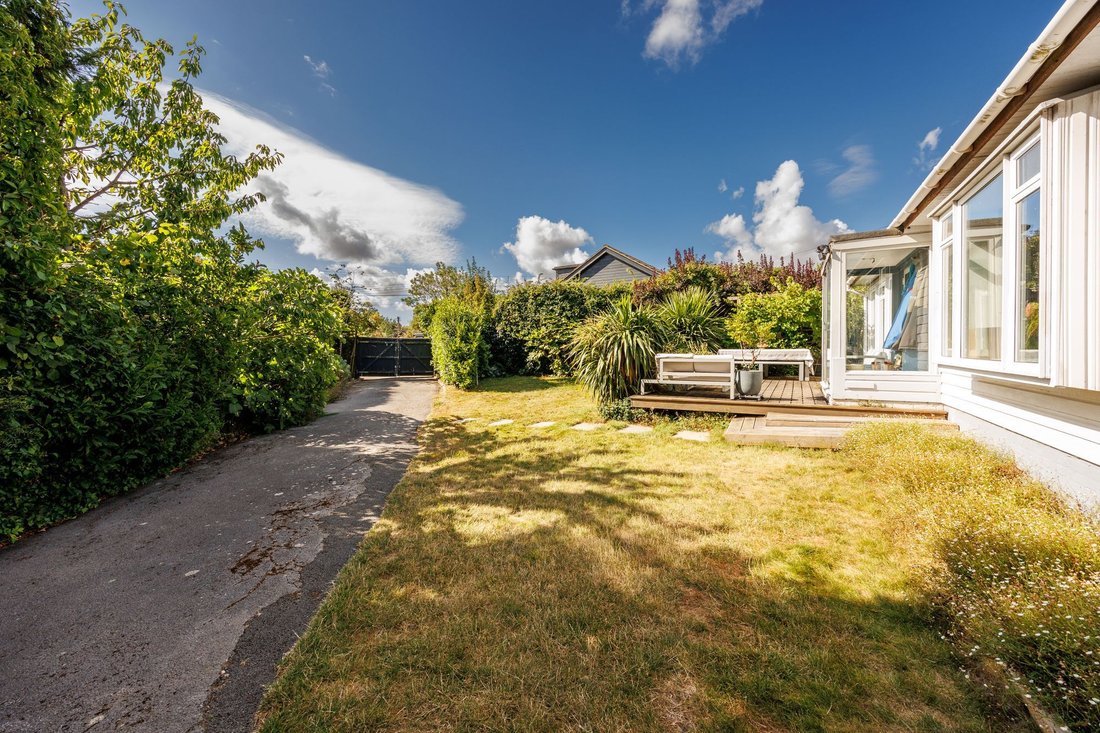 Bungalow in South Chailey, England 4 - 18704115
