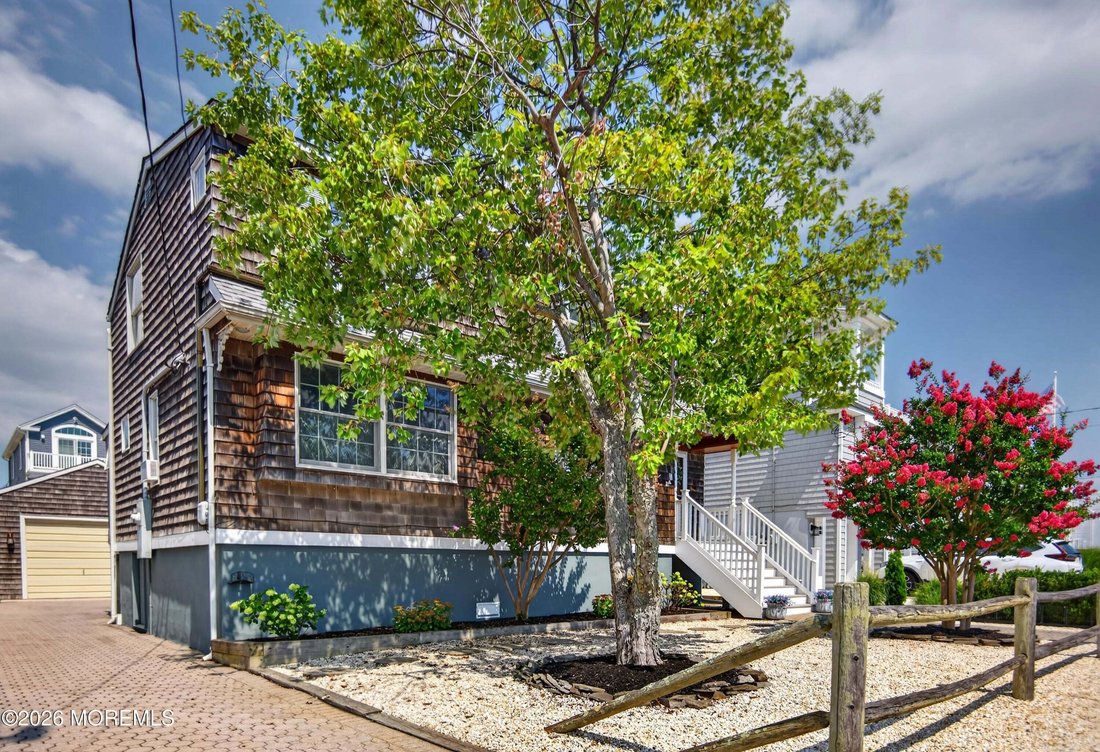House in Ship Bottom, New Jersey, United States 5 - 18703329