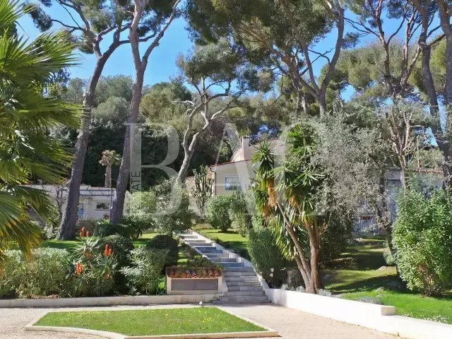 Villa in Saint-Jean-Cap-Ferrat, Provence-Alpes-Côte d'Azur, France 2 - 15622356