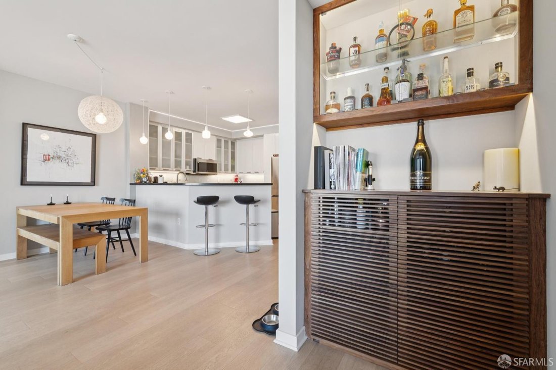 Condo in San Francisco, California, United States 3 - 18705027