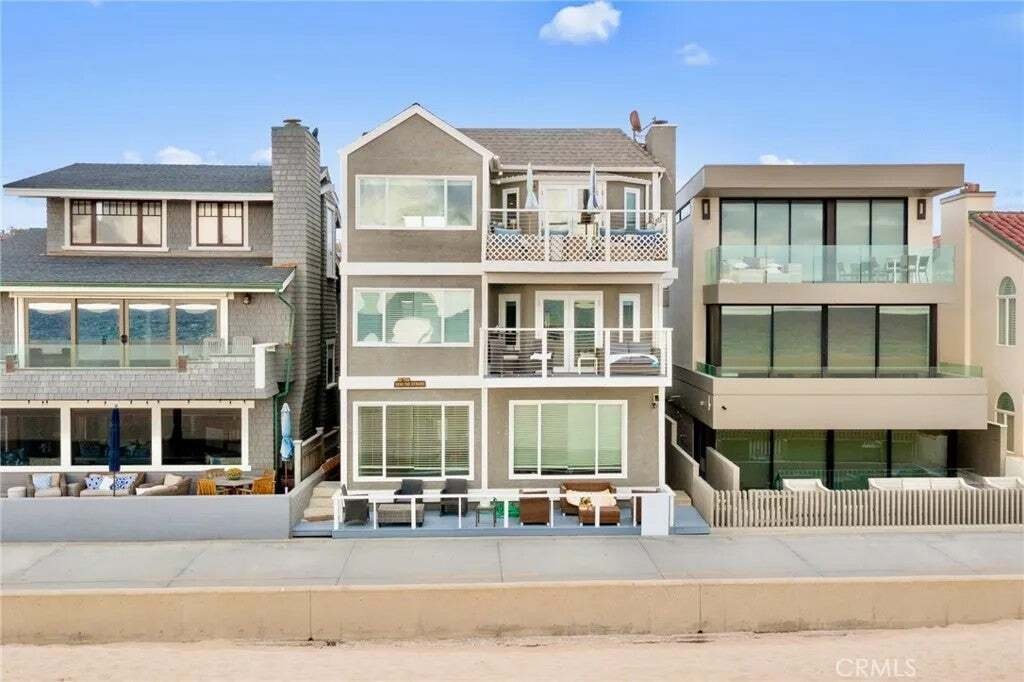 Hermosa Beach, California, United States 2 - 18711510