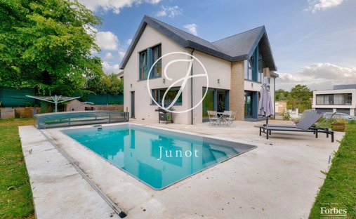 House in Crespieres, Ile-de-France, France 1