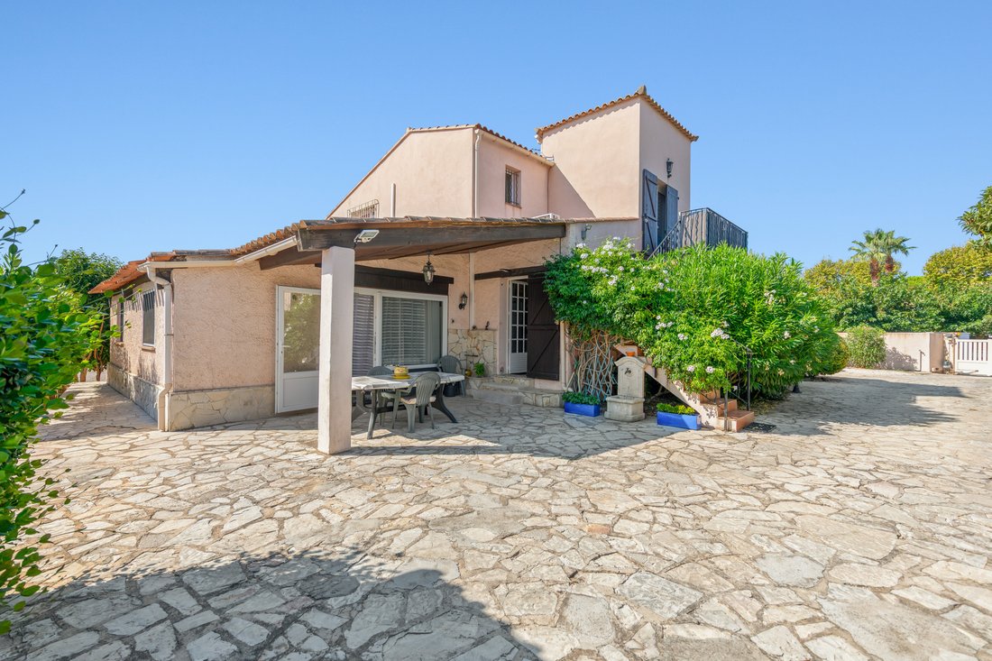 Villa in La Londe-les-Maures, Provence-Alpes-Côte d'Azur, France 3 - 18707167
