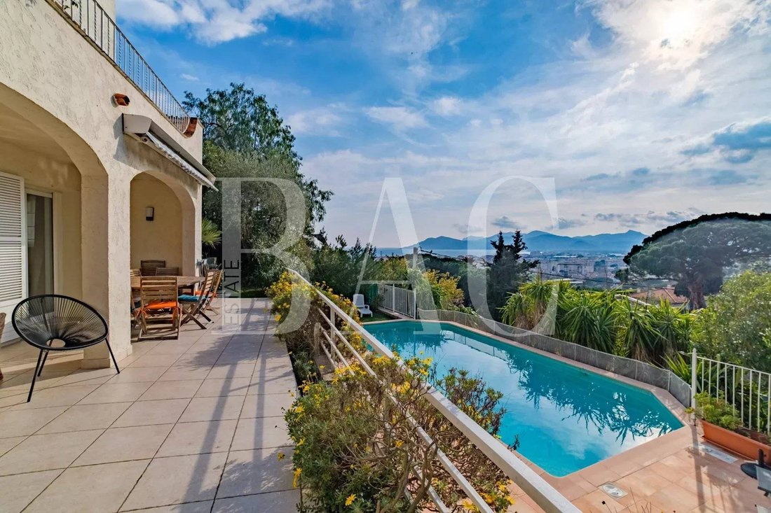 Villa in Croix des Gardes, Cannes, France 2 - 15622362