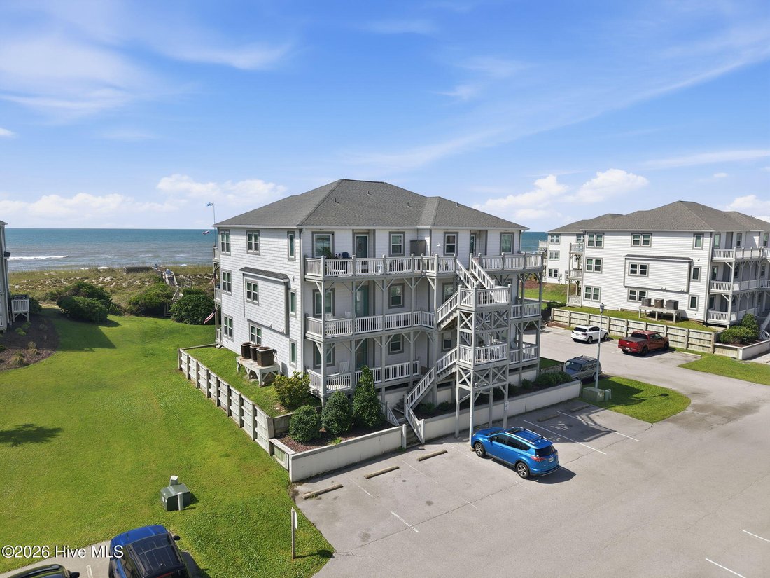 Condo in Emerald Isle, North Carolina, United States 2 - 18713945