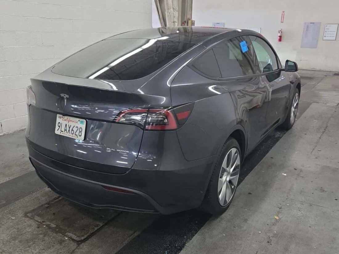 Suv in Newport Beach, CA, United States 3 - 18710554
