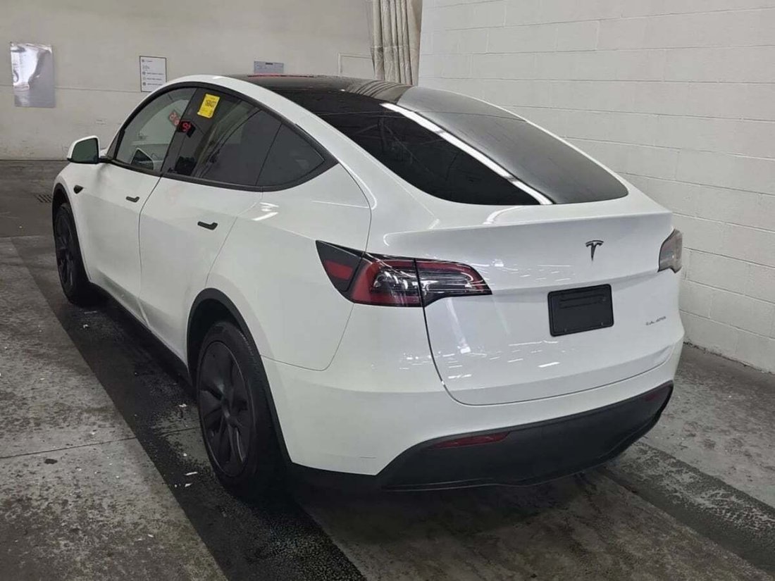 Suv in Newport Beach, CA, United States 3 - 18710558