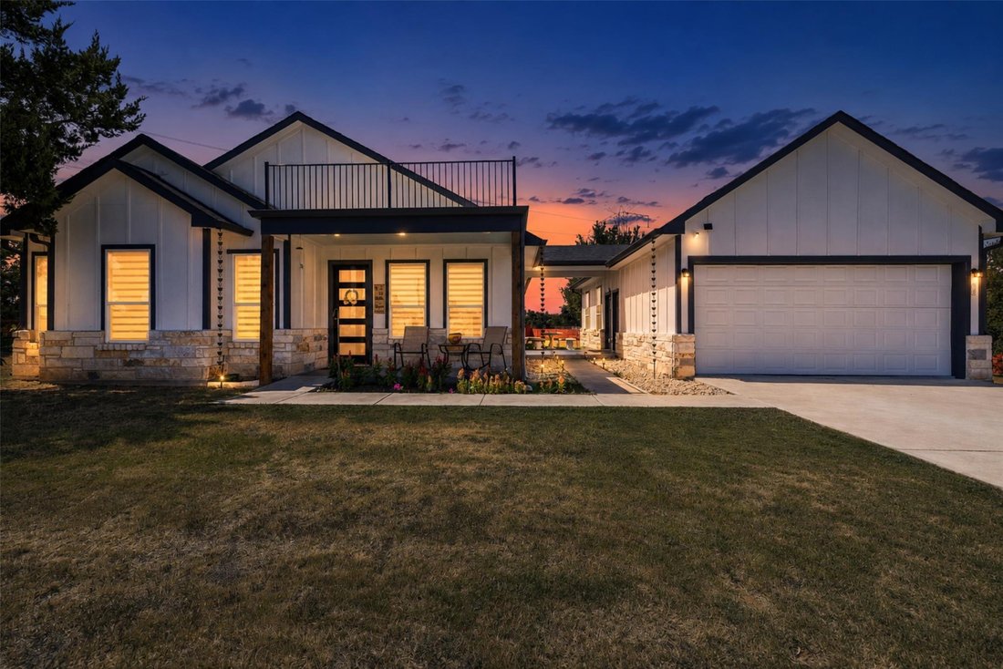 House in Elgin, Texas, United States 1 - 18713099