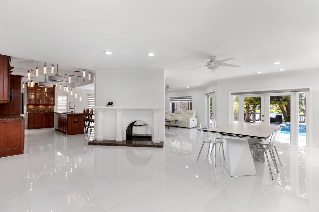 Deerfield Beach, Florida, United States 1 - 18707994