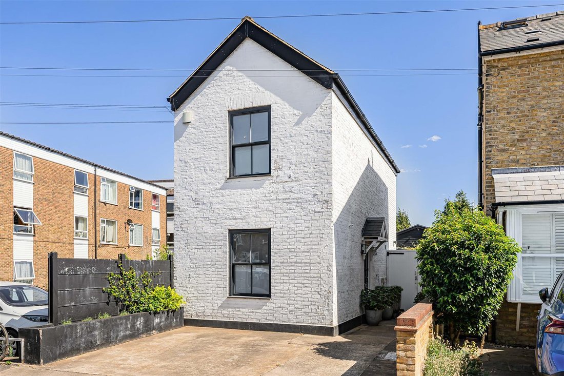 House in Norbiton, Royal Borough of Kingston upon Thames, England 2 - 18705371