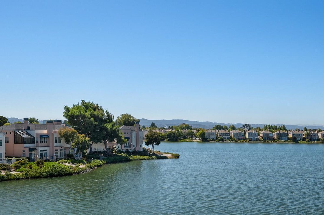 Condo in Redwood City, California, United States 3 - 18703021