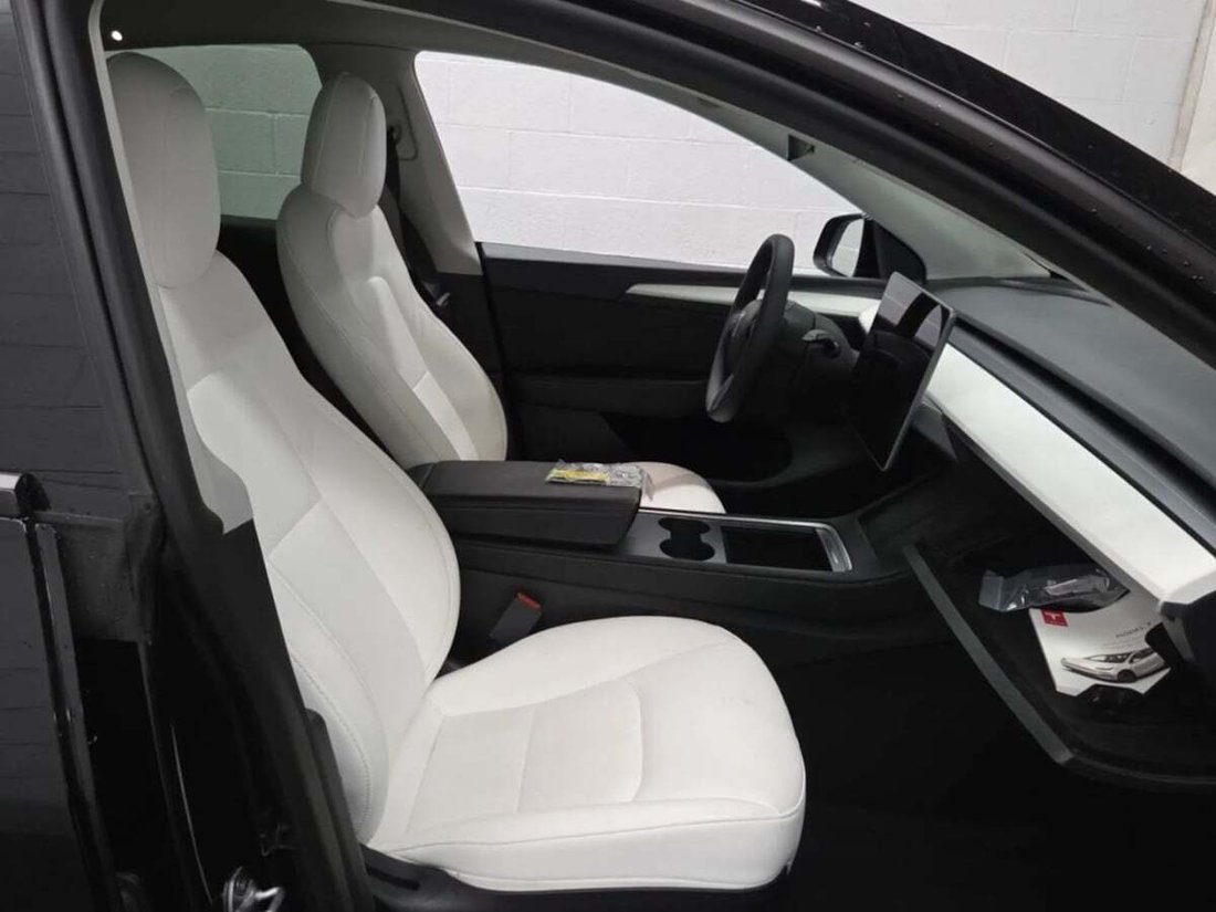 Suv in Newport Beach, CA, United States 3 - 18710559