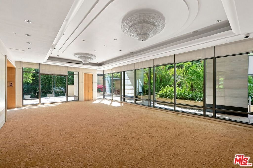 Condo in Los Angeles, California, United States 4 - 18705297