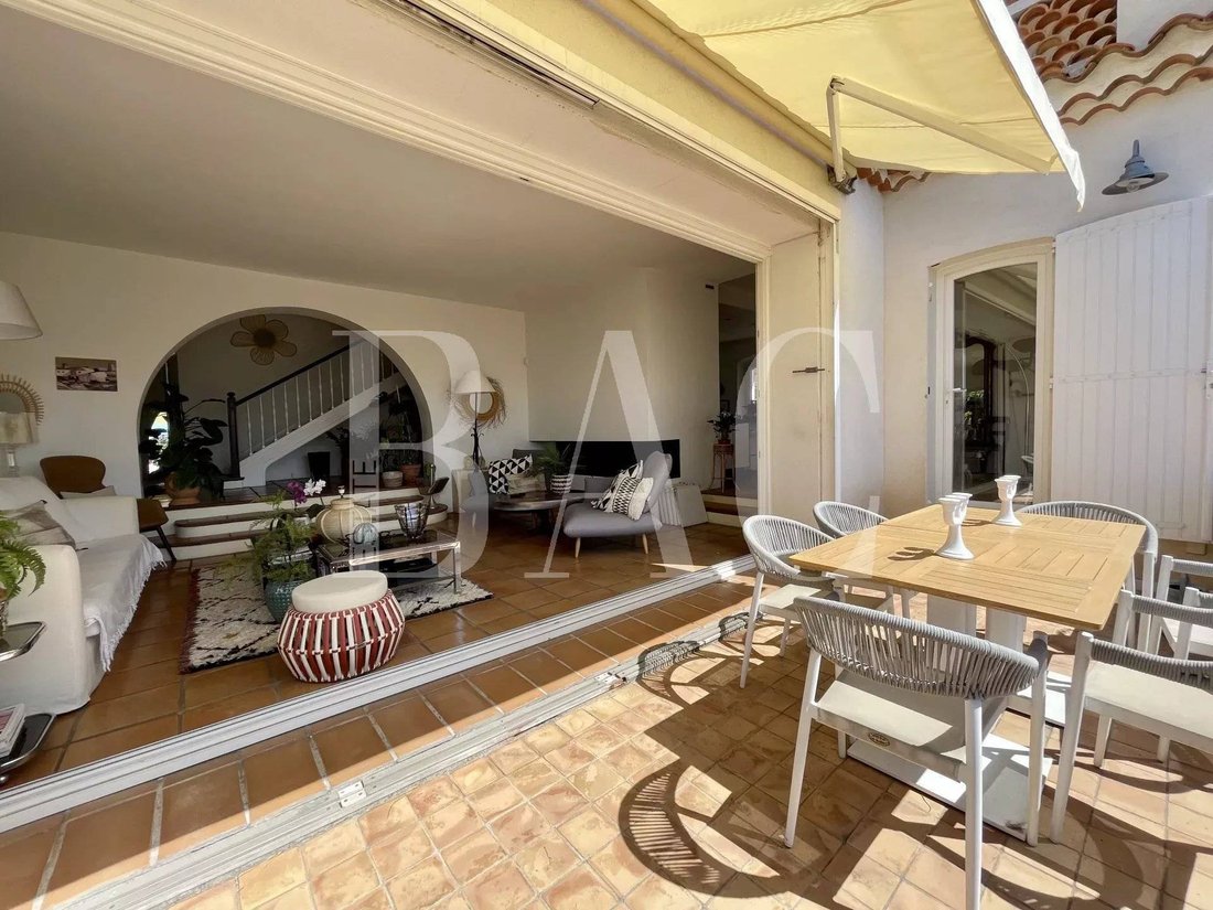Villa in Cannes, Provence-Alpes-Côte d'Azur, France 1 - 15622572