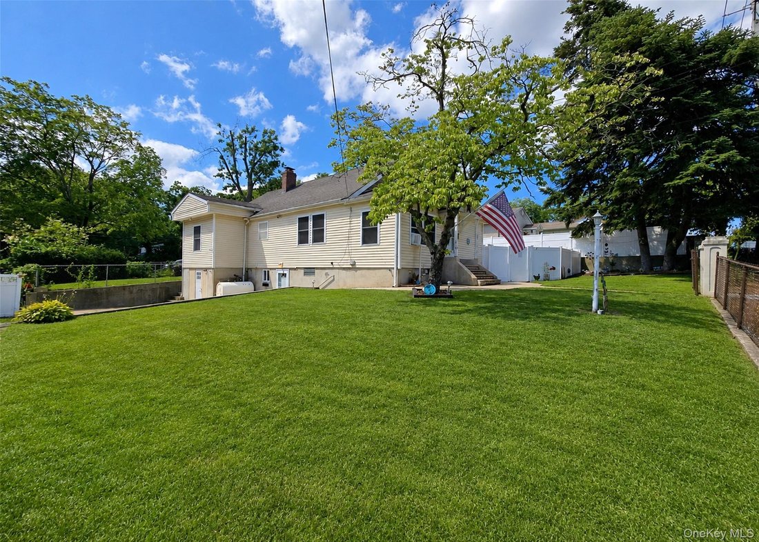 Casa en Farmingville, Nueva York, Estados Unidos 2 - 18713688