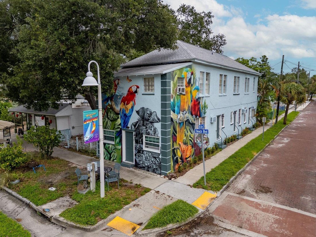 St. Petersburg, Florida, United States 1 - 18711343