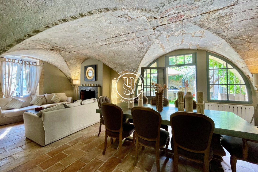 Villa in Uzès, Occitania, France 3 - 18704084