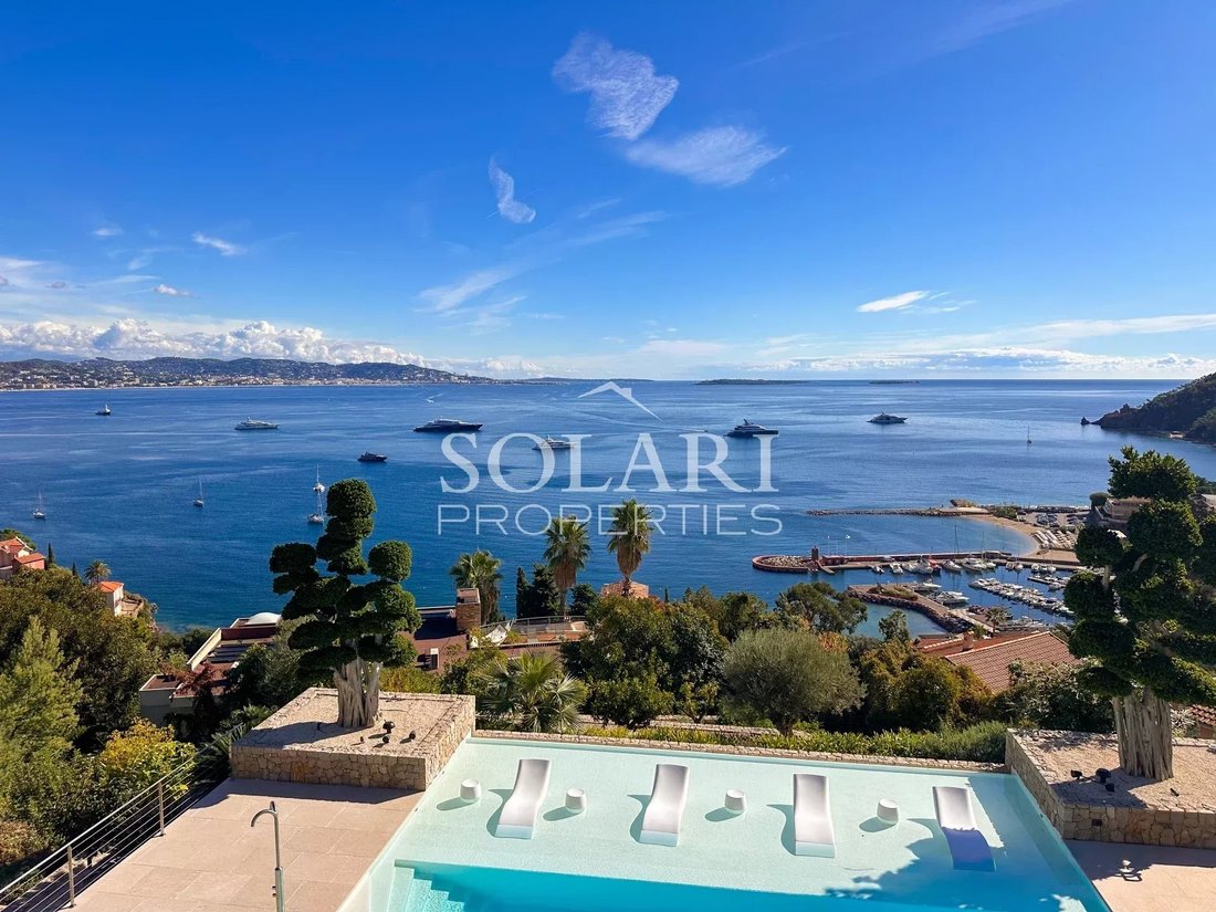Finca en Théoule-sur-Mer, Provenza-Alpes-Costa Azul, Francia 1 - 15855923