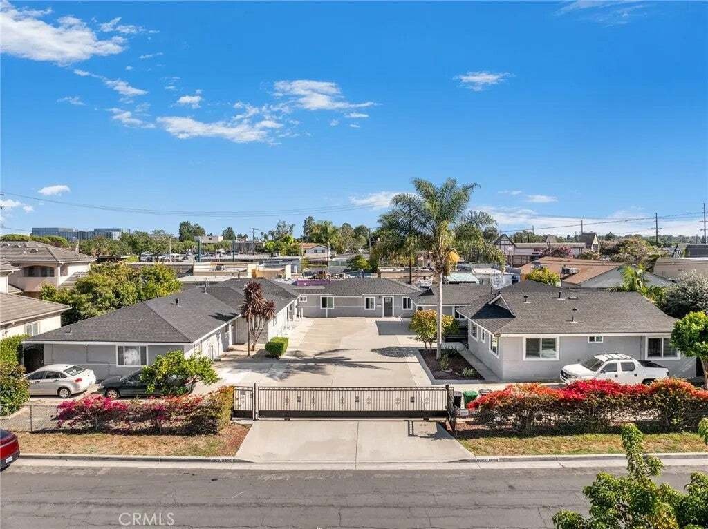 Westminster, California, United States 4 - 18703235