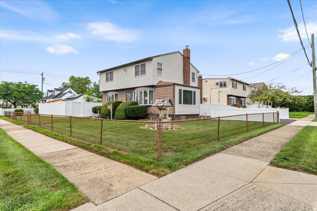 House in Bethpage, New York, United States 2 - 18704428