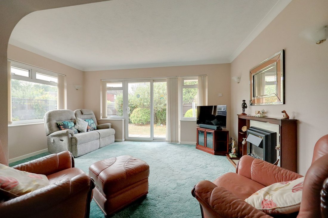 Bungalow in Burgess Hill, England 4 - 18704293