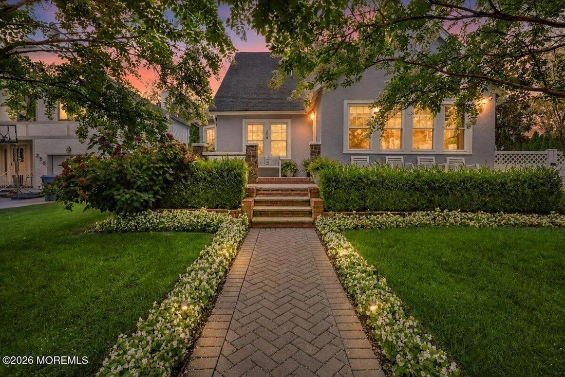 House in Oakhurst, New Jersey, United States 1 - 18713844